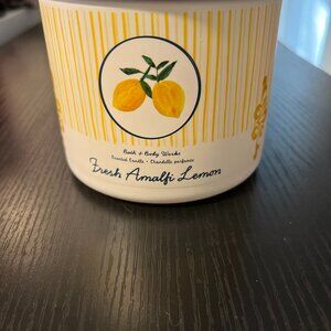 fresh alamfi lemon candle